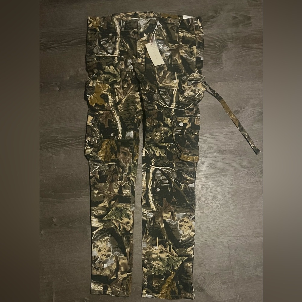 Mnml la cargo camo pants brand new 
Never worn before $88 in website 
38x34